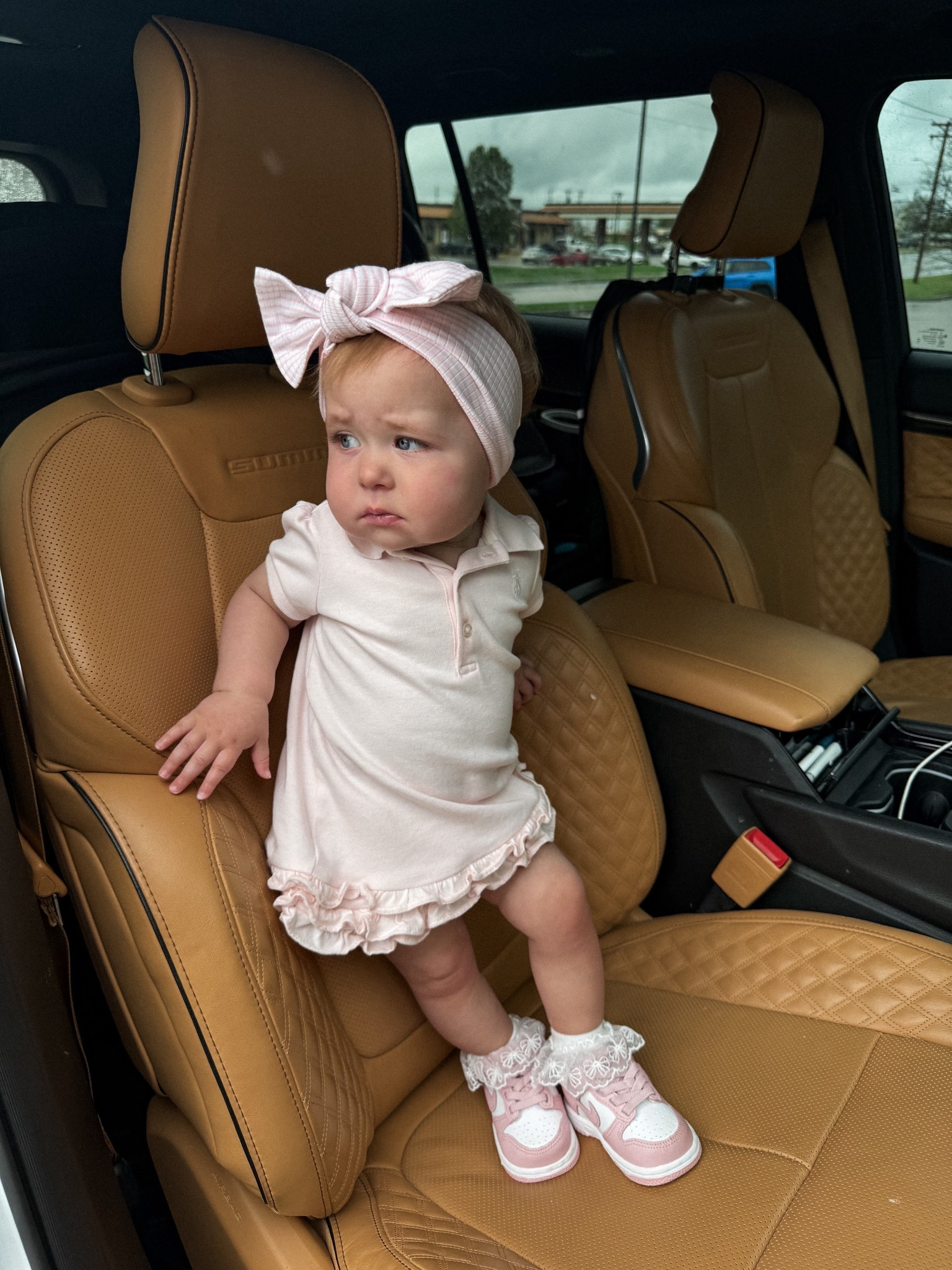 A big bow accompanied with a big attitude 🤨 #polo #ralphlauren #nike #bow #babygirl #babydress #babyootd

#LTKKids #LTKootd #LTKBaby