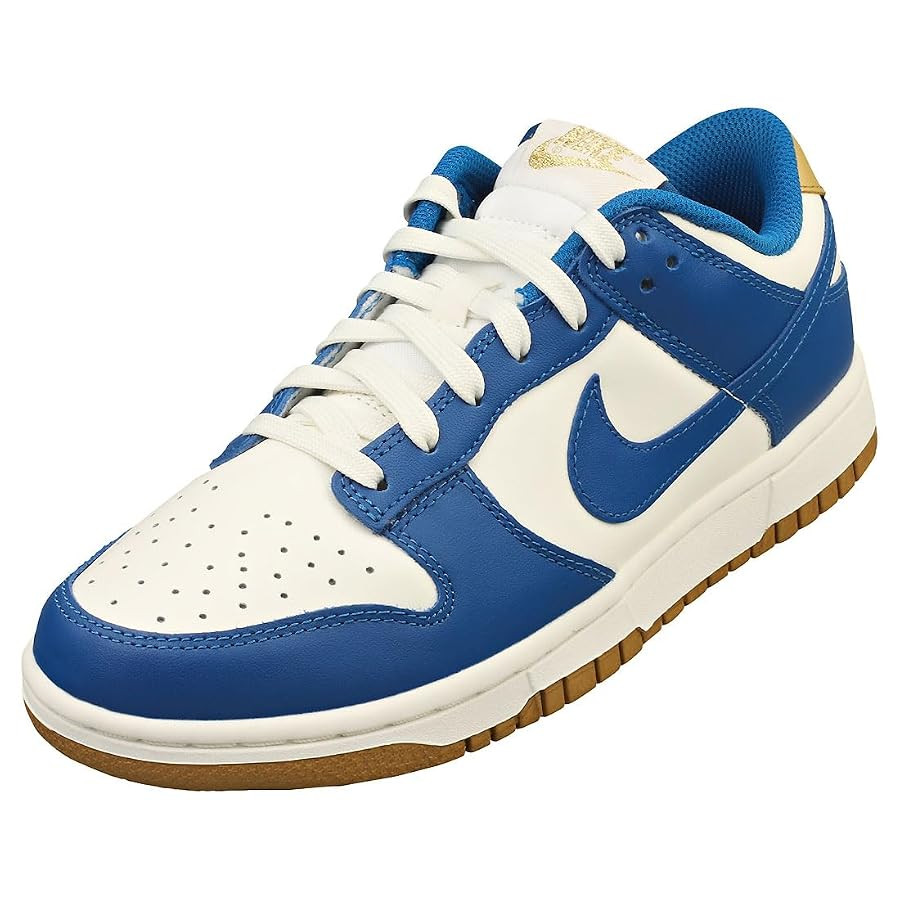 Nike Women's Dunk Low Sneaker | Amazon (US)