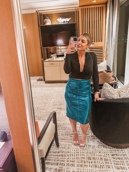 Vegas night out outfit! I love this sequin midi, it feels so glam and fun! 

Vegas night out, Vegas girls trip, what to wear to Vegas, girls night out, nicki entenmann 