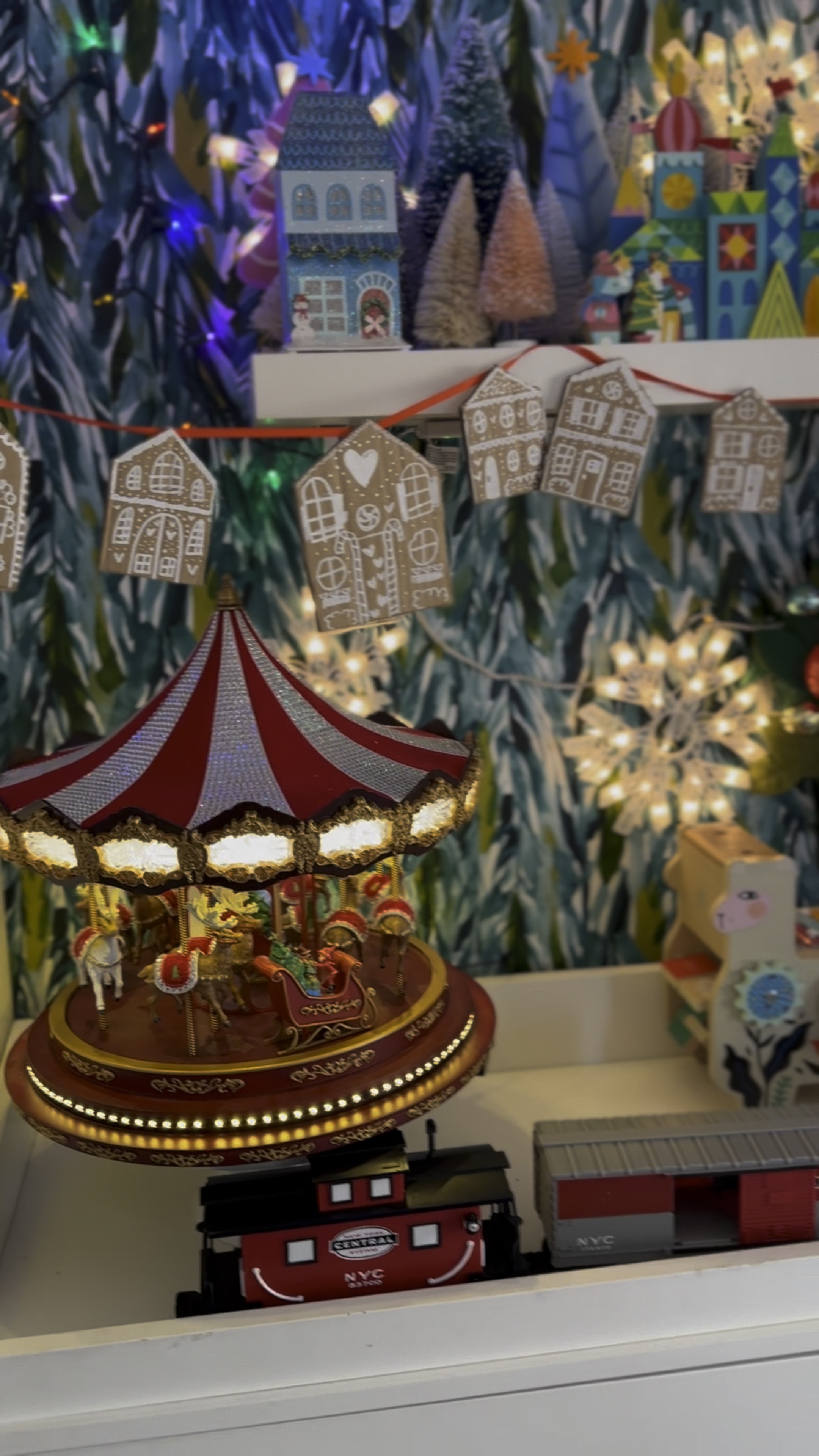 DIY GINGERBREAD HOUSE GARLAND! 

Craft week was so fun that we are going to continue it this week! This is one of my favorite DIYs so far. It’s so easy to do and here is everything you need:

- Cardboard
- scissors ✂️ 
- An Acrylic Paint Pen 
- red ribbon
- hot glue

I think it came out so cute and you can even have your kids create their own! ❄️❤️

For all the decorum details, follow the instructions below! 

#LTKHoliday #LTKKids #LTKHome