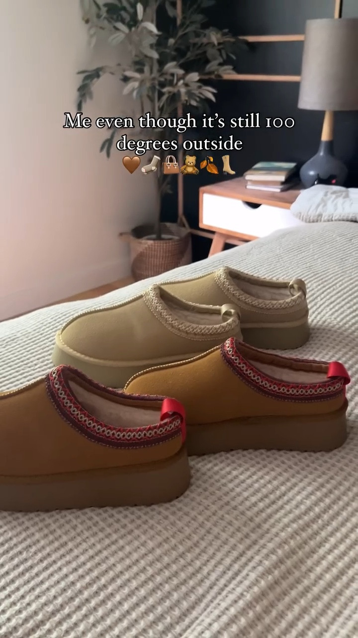 Ugh inspired Amazon slippers are officially OUT for the season 🤩 I’m getting ahead of myself and posting these now so you don’t miss a chance to be comfy + stylin’ this Fall 🥰

Comment SHOE to receive details straight to your DMs 🫶🏻

#momswithstyle #momootd #momoutfits #everydaystyle #outfitideas #casualstyle #momstyle #outfitinspo #amazonfashion #slippersforwomen #fallshoes #uggtazz 

Which color is your favorite?!