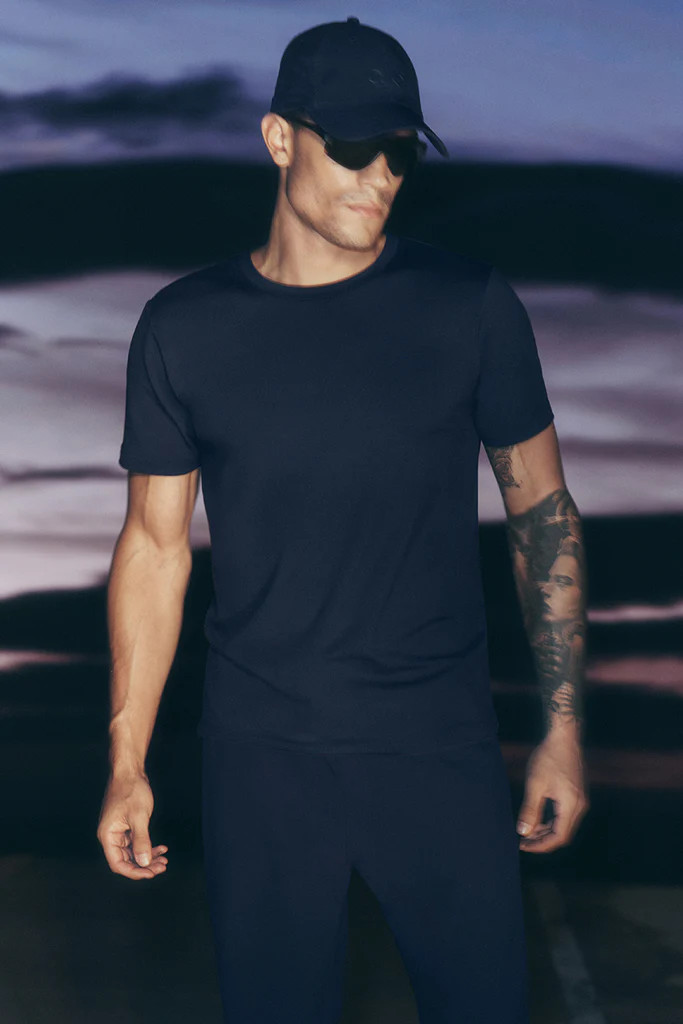 Conquer Reform Crewneck Short Sleeve | Alo Yoga (US)