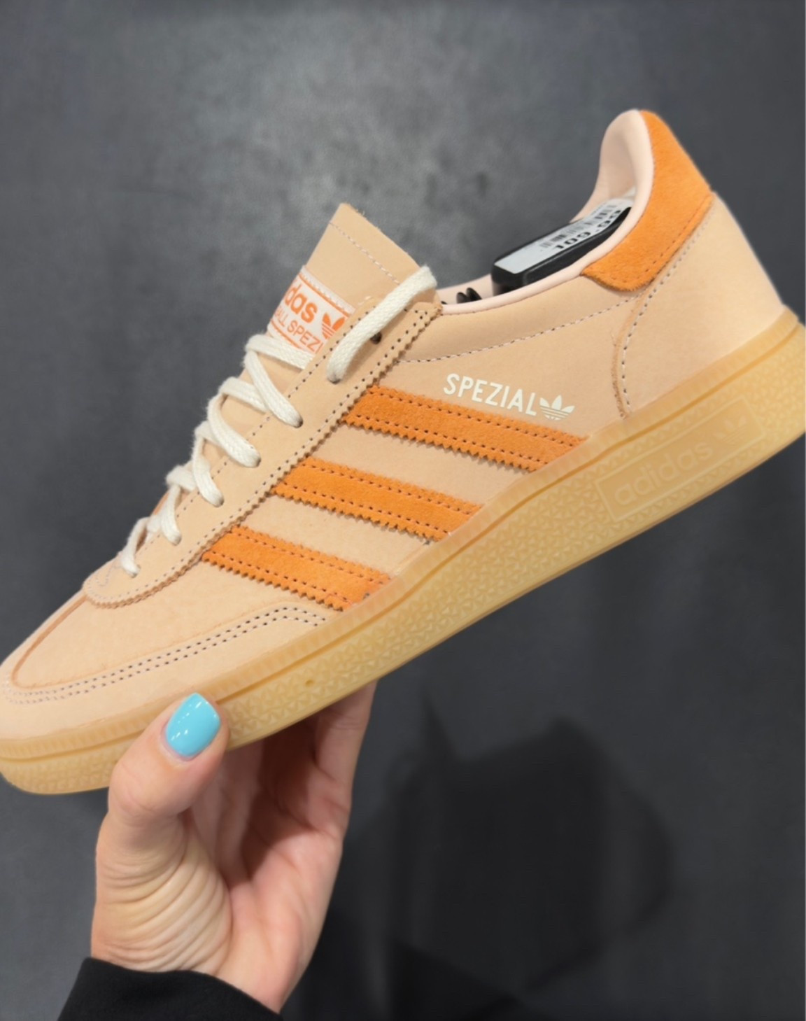 The perfect color adidas for summer!