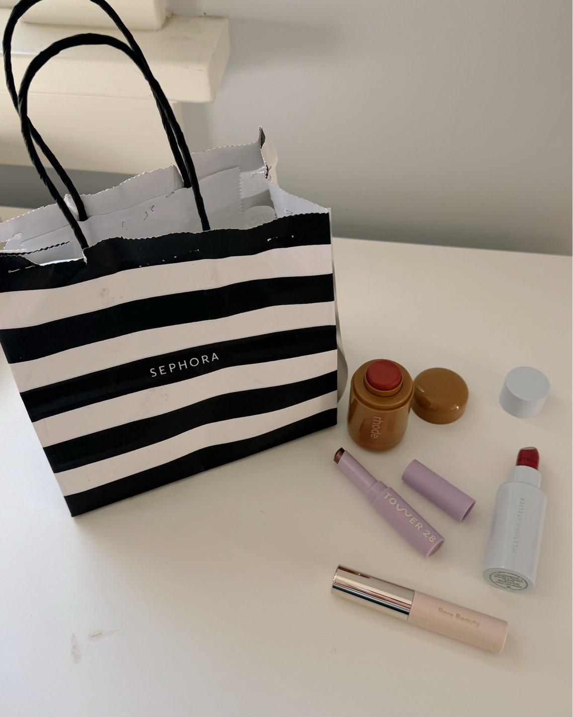Pre vacation Sephora haul

Sephora haul, makeup haul, beauty haul, vacation makeup, new makeup, fun makeup, makeup recommendations, brow gel, sheer lipstick, lipstick, eyeshadow, eyeshadow stick, blush, rhode pocket blush, westman atelier, tower 28, rhode skin, rare beauty

#LTKBeauty #LTKdayinmylife #LTKTravel