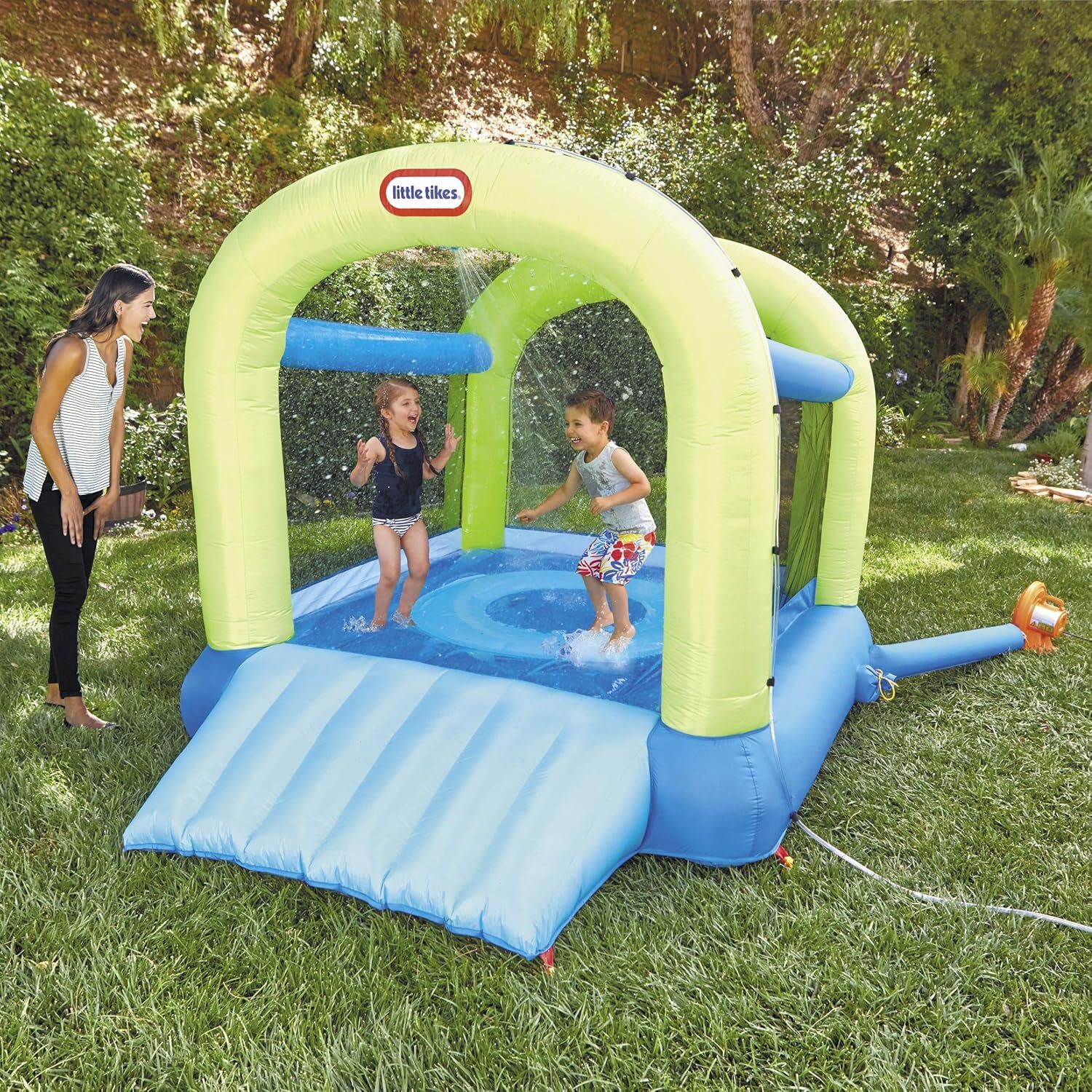 Little Tikes Splash n' Spray Indoor/Outdoor 2-in-1 Inflatable Bouncer, 108.00”L x 84.00”W x 8... | Amazon (US)