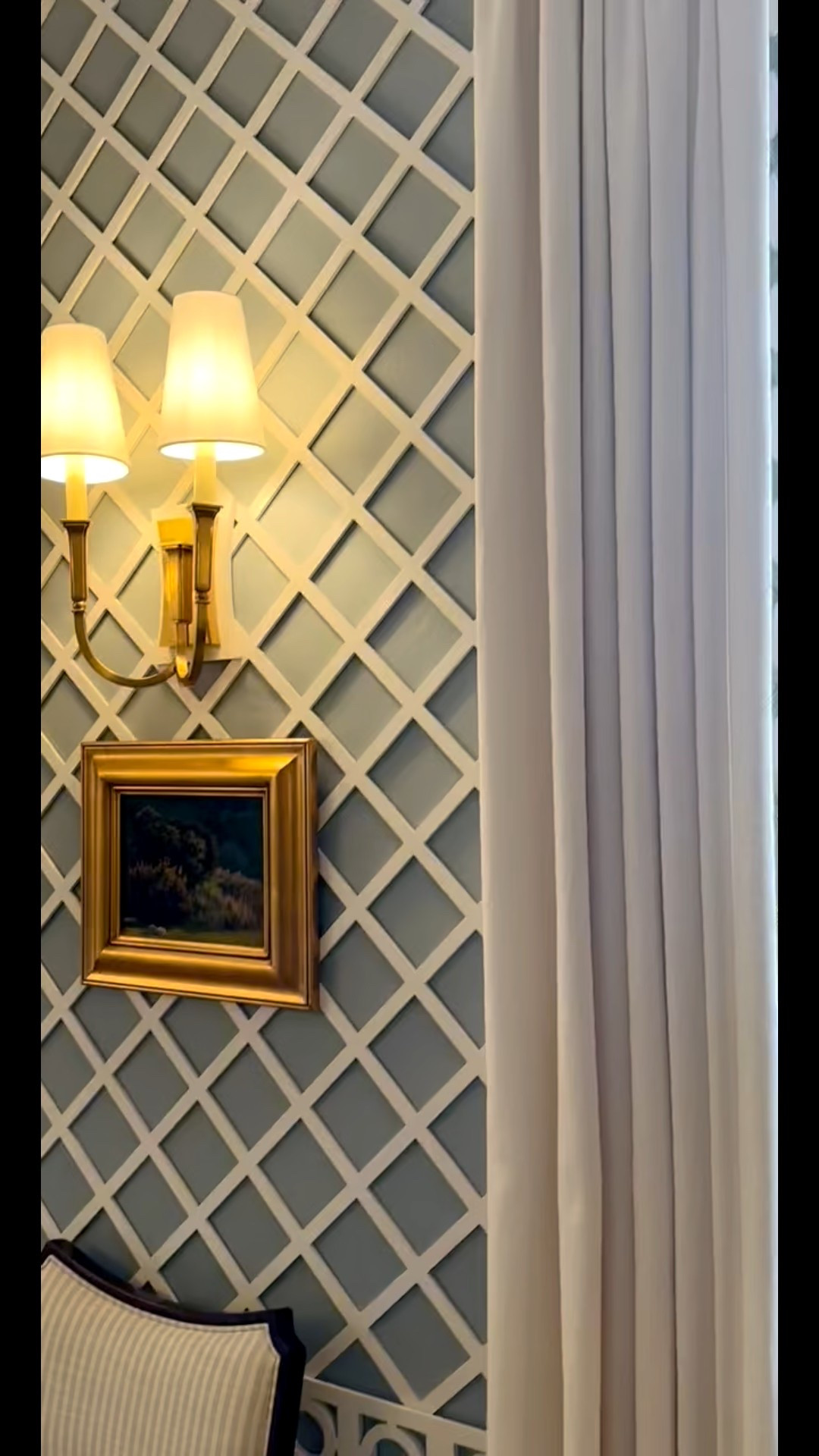 The elegant wall sconces, tailored side chairs, pleated drapes, and classic artwork come together to make this space feel effortlessly sophisticated. ✨


 #WallSconce #DraperyDesign #Artwork #HomeDecor #SophisticatedStyle #ElegantInteriors #DesignerDetails #ChicSpace

#LTKHoliday #LTKGiftGuide #LTKHome