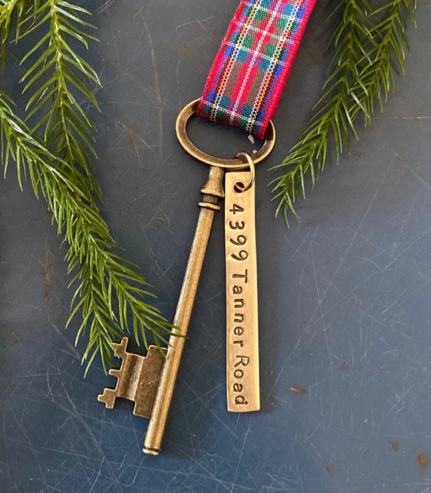 gift idea for new home owners!

New Home Ornament, Housewarming gift, hostess gift, realtor, New House, Address Key, personalized, First Christmas, Key for Santa etsy shop gift idea 

 