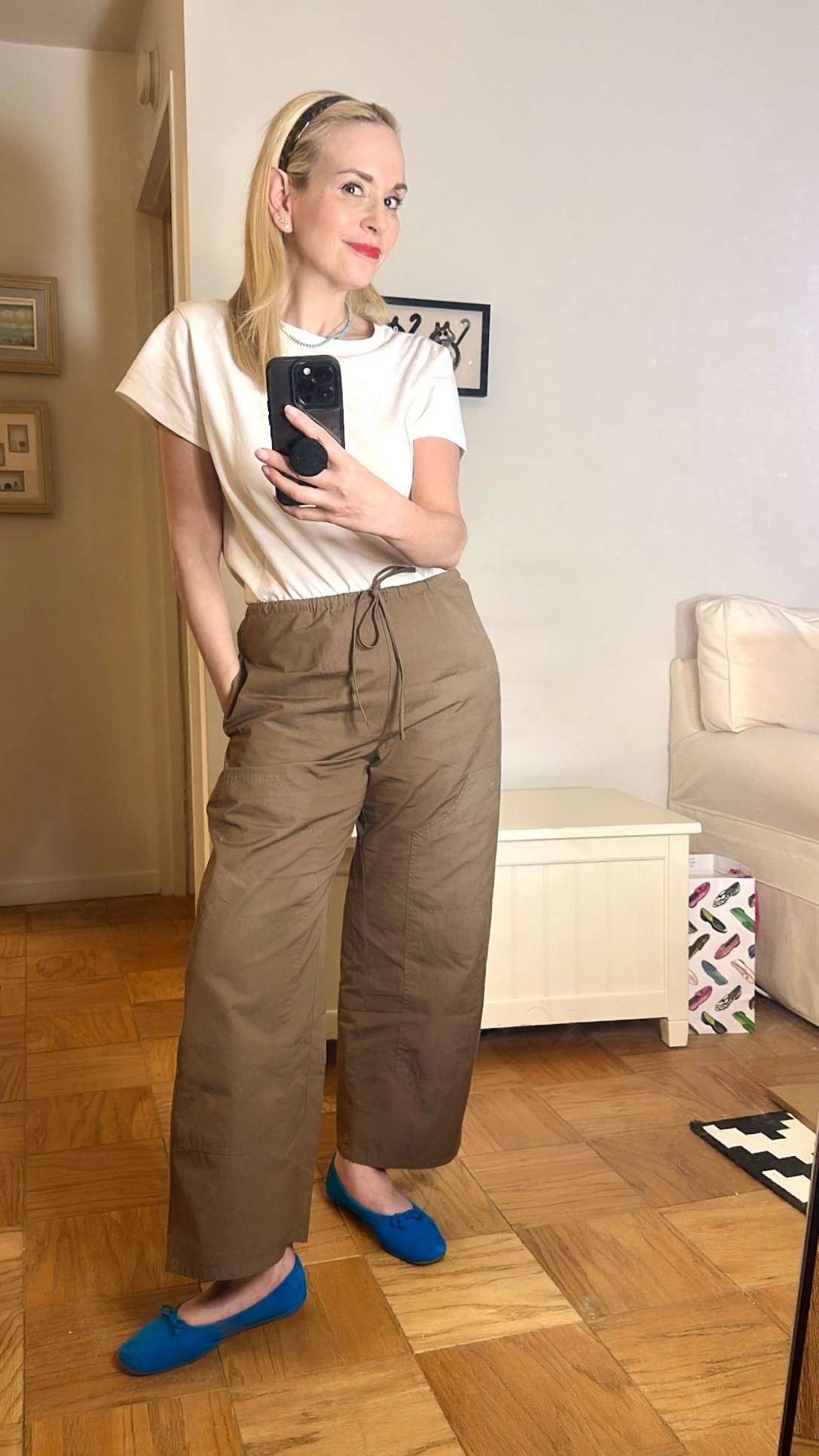 Yes, I have these pants in multiple colors. This is a great one to transition to fall. The blue flats sold out but linked the tan.

#LTKootd #LTKWorkwear #LTKPetite