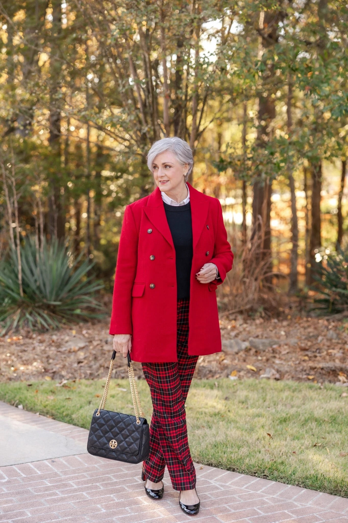 Red Coat & Plaid Pants: Make a Statement ❤️

#LTKOver40 #LTKHoliday #LTKSeasonal