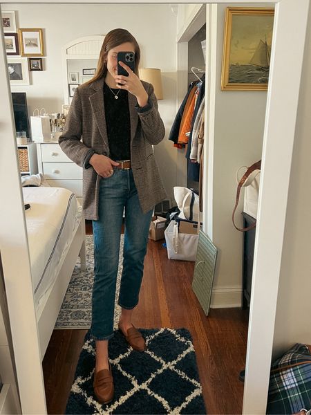 Classic style // plaid wool blazer // straight jeans // Levi’s // Abercrombie // preppy style // Parisian // minimalistic // winter style // loafers // work outfit //

#LTKFind #LTKworkwear #LTKunder100