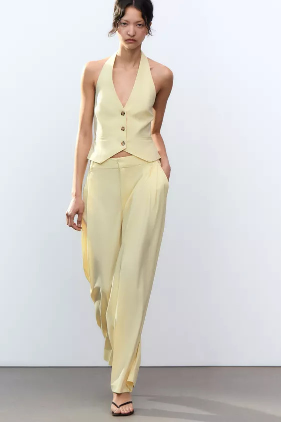 High-waisted pants with belt loops. Double pleat detail. Side pockets and faux back welt pockets.... | Zara US