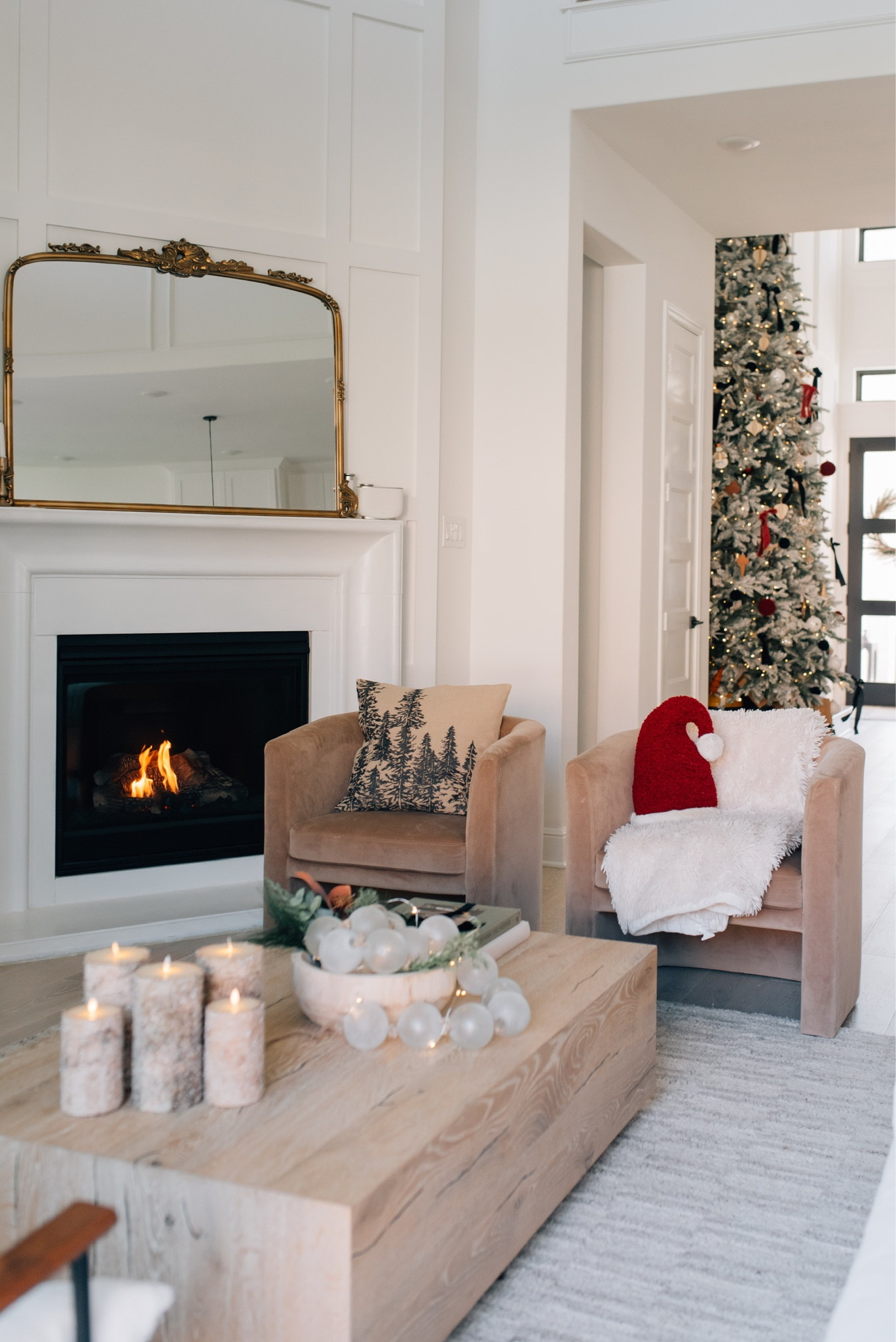 Living room Christmas decor

#LTKSeasonal #LTKHoliday #LTKhome