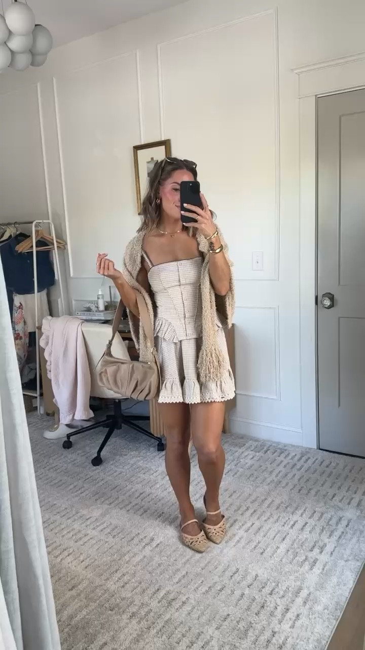 Cute summer outfit! These go so well together that it honestly looks like a dress! 

Summer Outfit
Zara Summer Fit
Date Night Outfit 

 

#LTKSummerEdit #LTKFindsUnder50 #LTKStyleTip