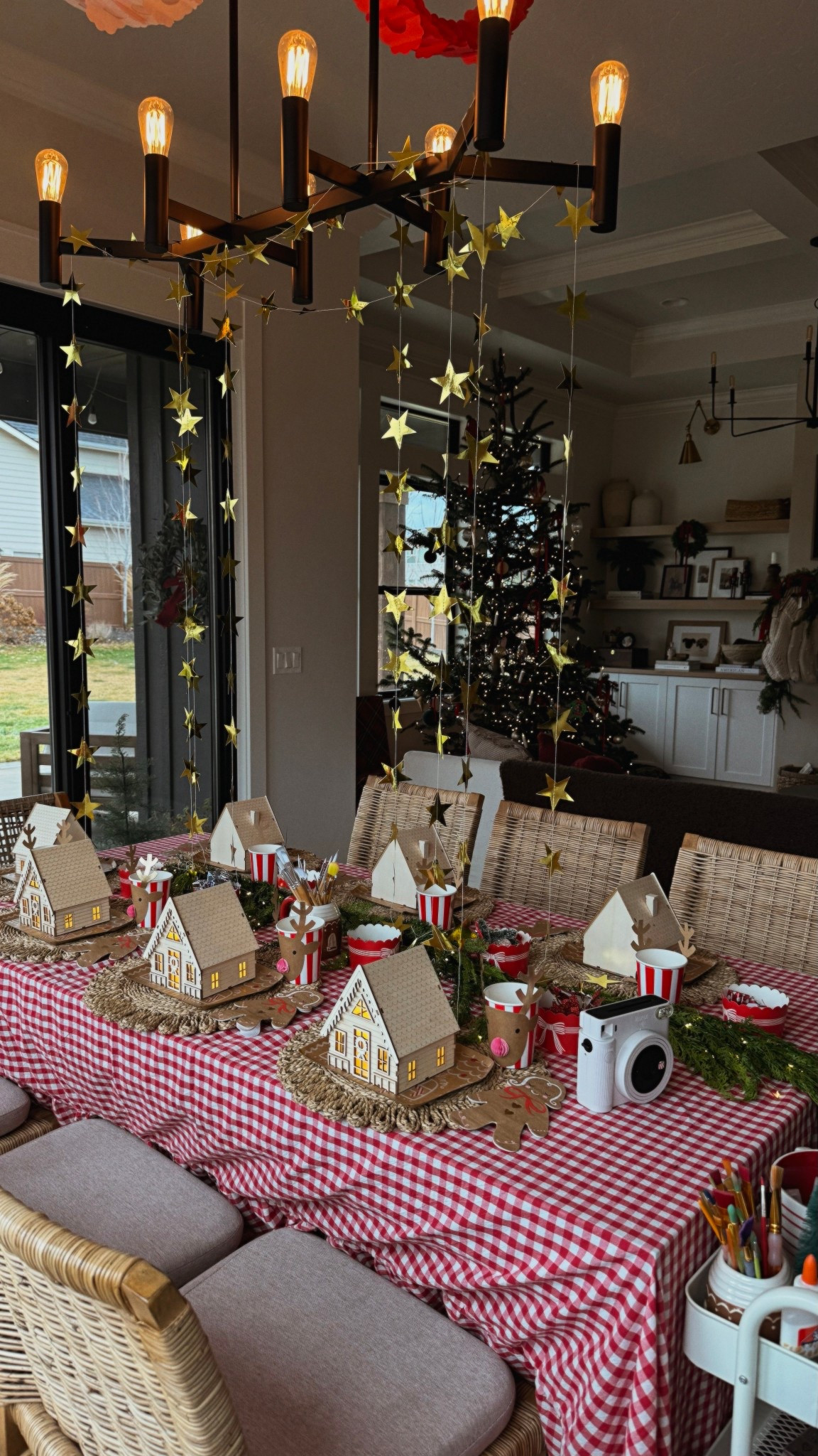 My daughters Christmas themed birthday party! Linked everything I could here and also if something isn’t linked here it’s on my Amazon storefront! Link is in my bio @margo.lloyd on IG!