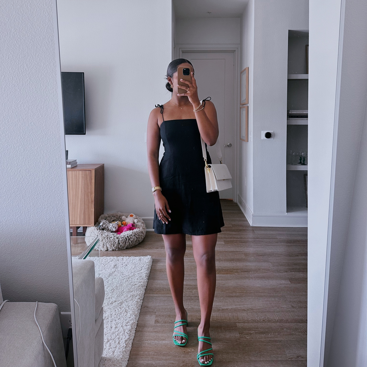 #blackdress #linendress #oldnavy #oldnavyfind #littleblackdress #popofcolor #greensandals #jwpei