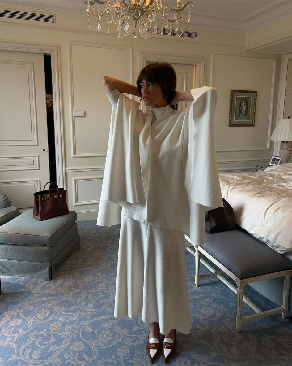 Rodier 🤍

jupe en maille blanche, cape en maille blanche, pull col roulé en maille blanc 
#Rodier

#LTKstyletip #LTKSeasonal