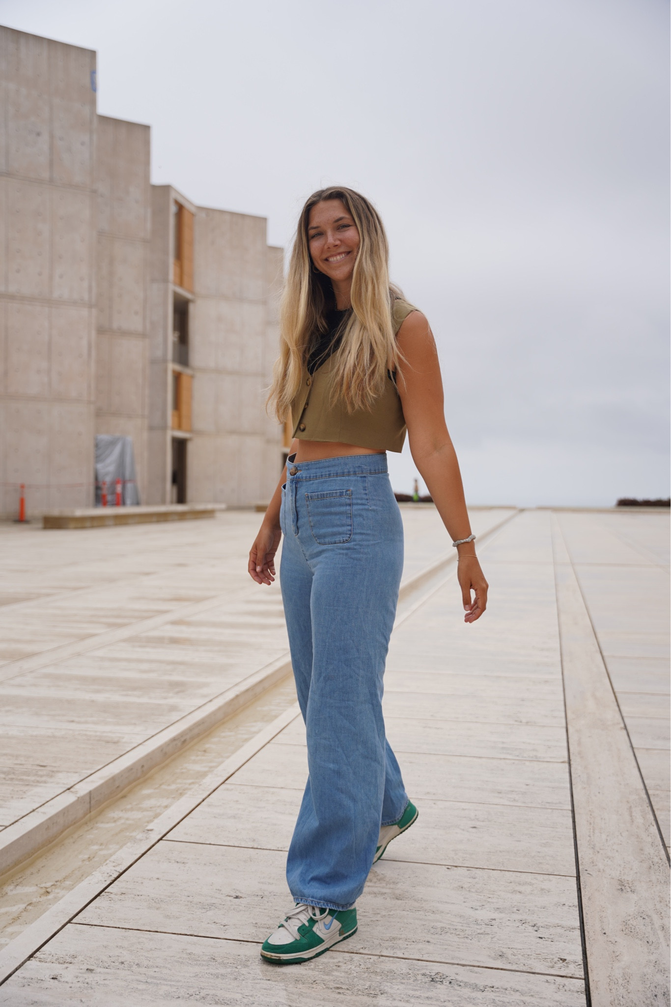 I’m obsessed with vests for the spring! And these Nike dunks make every outfit better.

Vests, flared jeans, Nike dunks, coastal cowgirl, dad shoes, 

#LTKshoecrush #LTKtravel #LTKfit