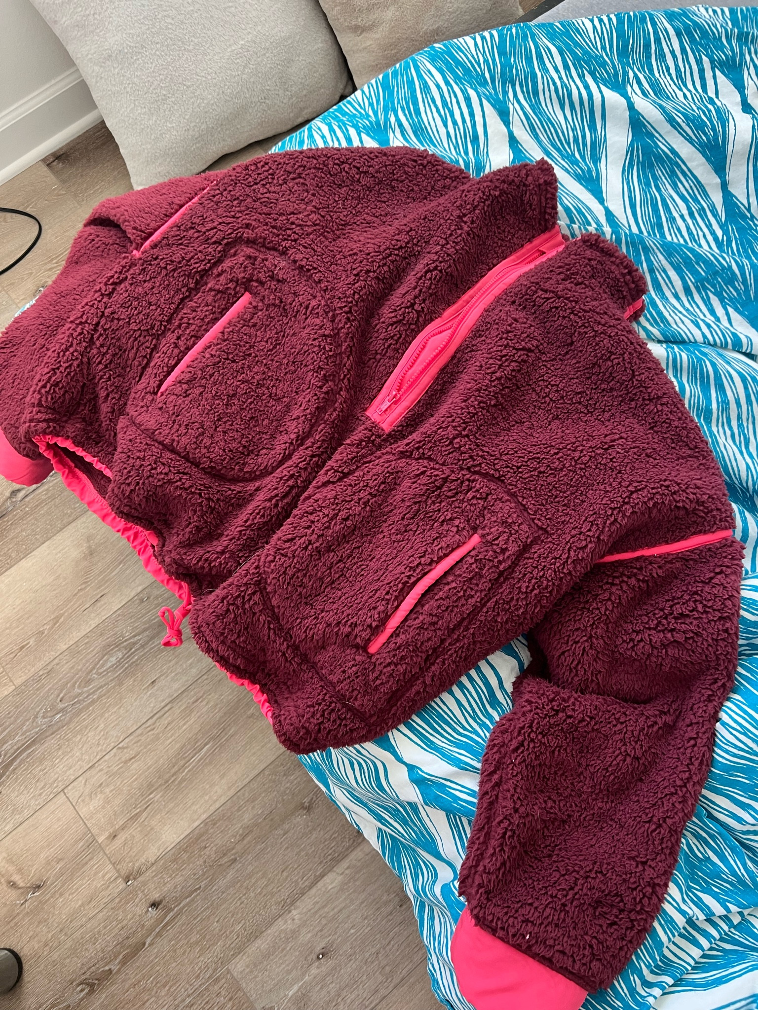 Super cozy sweater! I got a L but a M would have worked too  

#LTKSaleAlert #LTKFindsUnder50 #LTKSeasonal