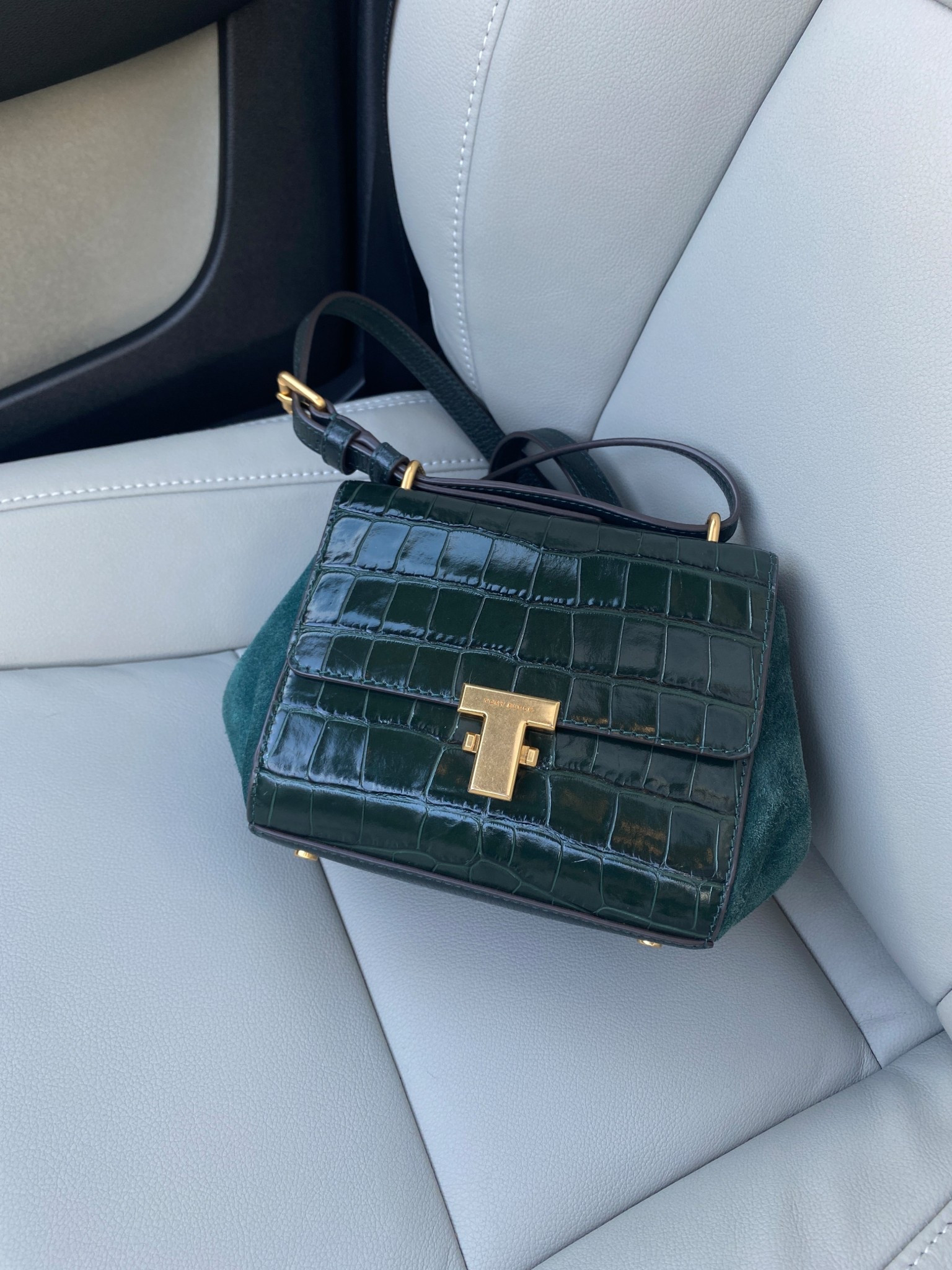 My absolute favourite purse 💚 Tory Burch is so underrated! The mix of the croc embossing and suede with the gold hardware is so chic ✨

#LTKItBag