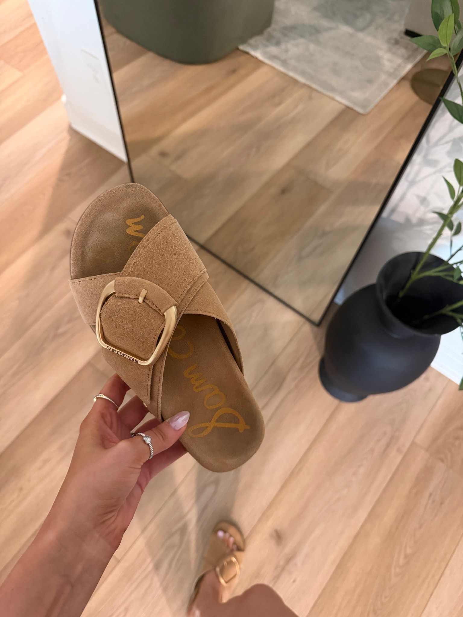 I’ve been wearing these slides on repeat!! So comfy & fit tts! 