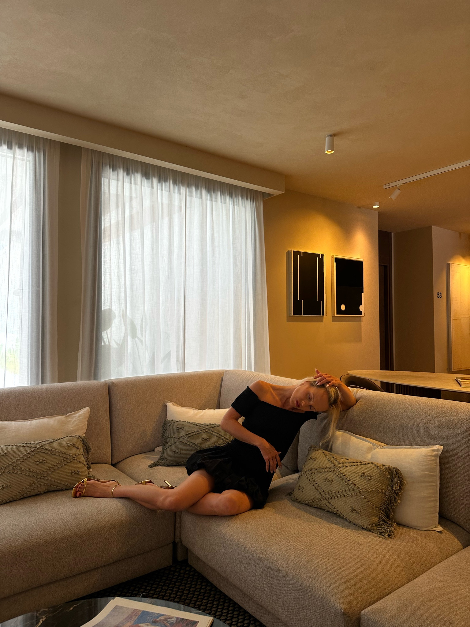 Summer LBD 🖤✨

Day to evening, little black dress is the most iconic piece for any type of occasion. Less is more , adding a classic shoe makes transforming the dress to a chic look.

Mango gold stiletto heel sandals, h&m black off shoulder mini dress.

#LTKeurope #LTKsummer #LTKstyletip