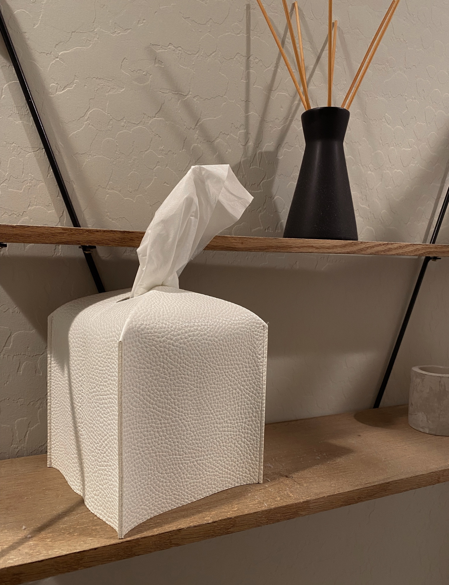 Super cute tissue box holder is on sale for $11 + free same day shipping!

Bathroom decor, home decor, bathroom style, fall home decor, leather tissue box holder, Amazon, amazon home, amazon finds

#LTKsalealert #LTKSeasonal #LTKhome