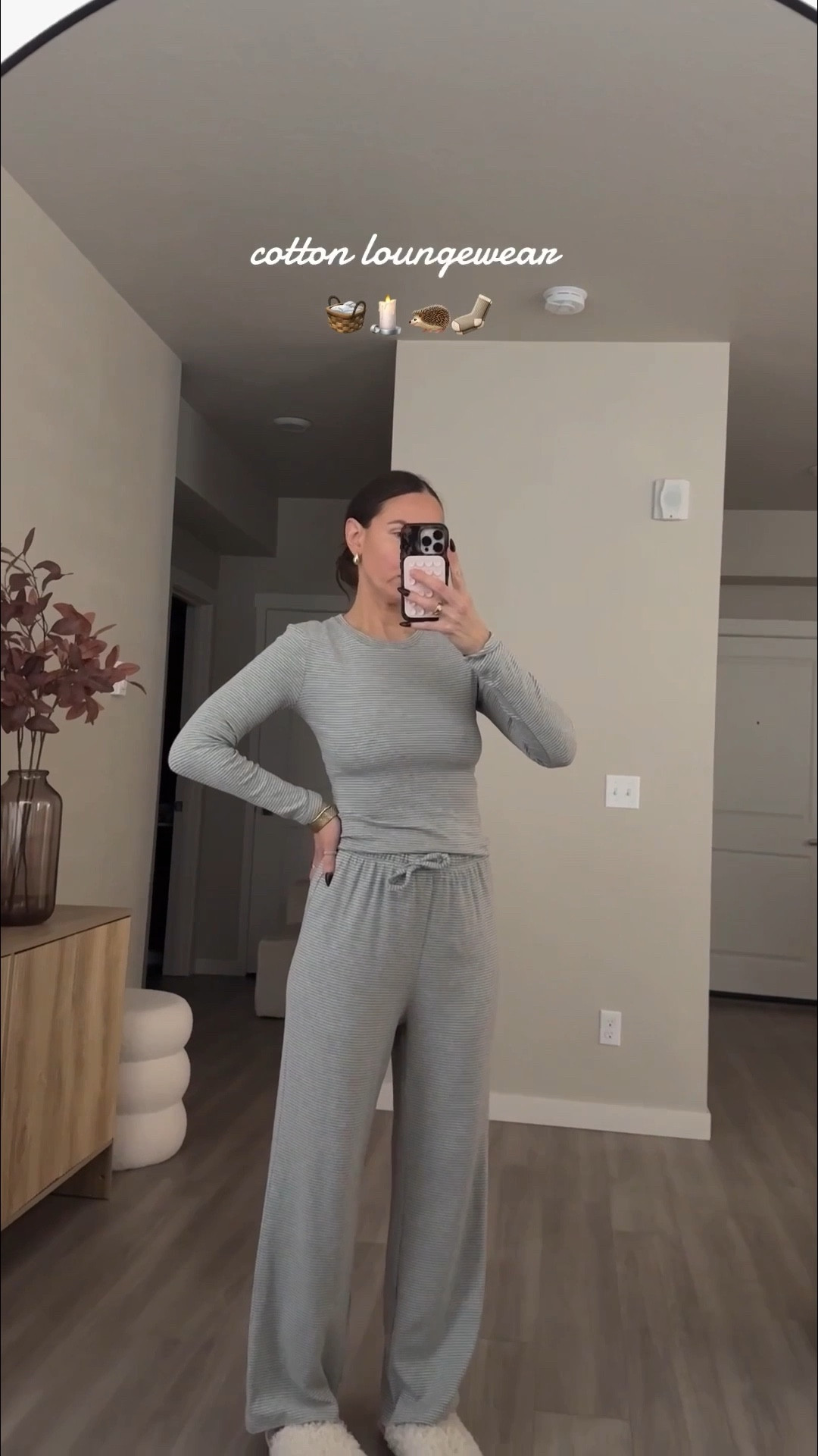 95%cotton.  soft. wide leg palazzo pants. fitte long sleeve shirt.  fremd soft and soooo cozy!!
#loungewear #chyrii