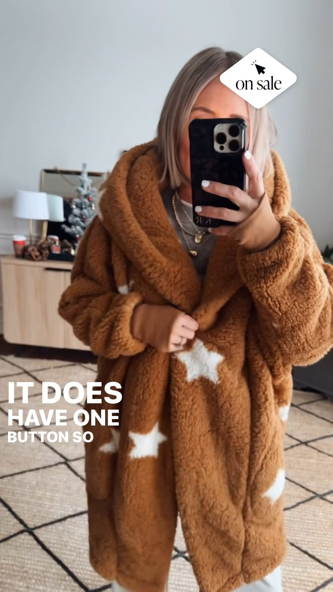 this is the coziest wrap
has pockets, a hood, thumb holes
cozy girl era!
would be cute for apres ski with leggings and boots

in an xs/s
on sale

#LTKHoliday #LTKSaleAlert #LTKGiftGuide
