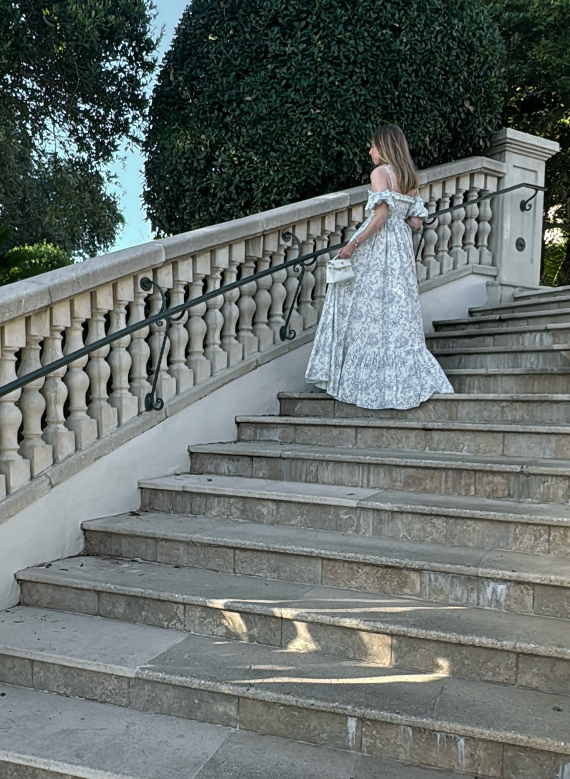 The prettiest dress! Love it for a baby shower. Wearing XXS. 