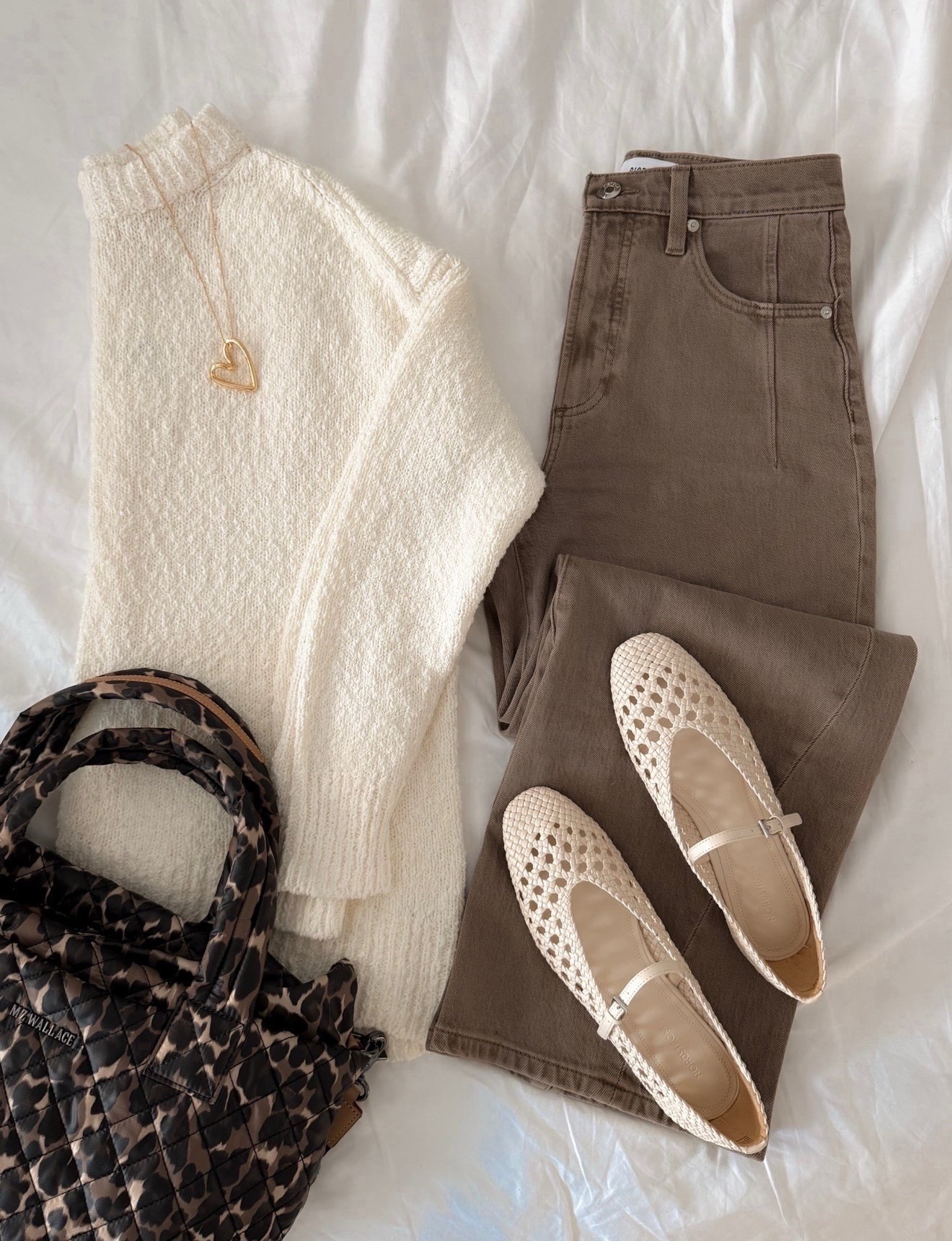 Effortless outfit oversized bags elevated shoes women's fashion accessories winter wear Annabrastyle 

#LTKootd #LTKSeasonal #LTKdayinmylife