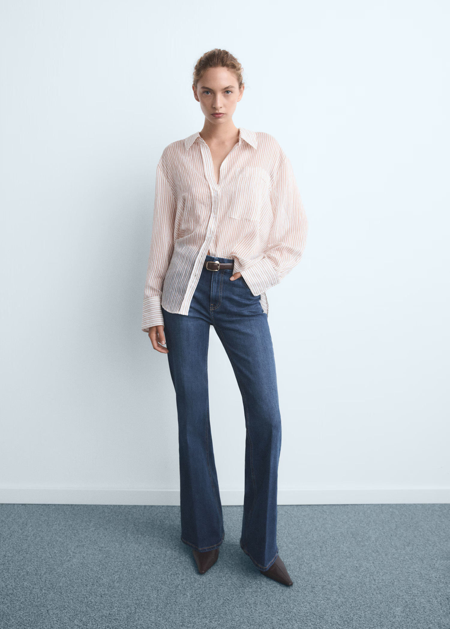 Violet flared high-rise jeans - Women | MANGO USA | Mango (US/MX/AU)
