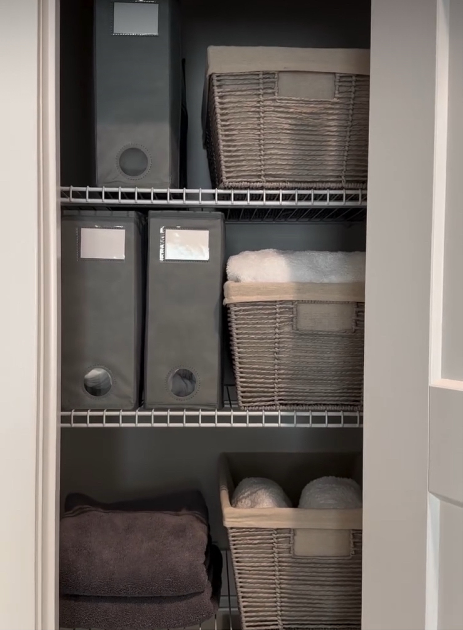Linen Closet Organization

#homeorganization #linens #bedding #sheets #organization #towels #closet #organize #momease 

#LTKfindsunder50 #LTKfamily #LTKhome