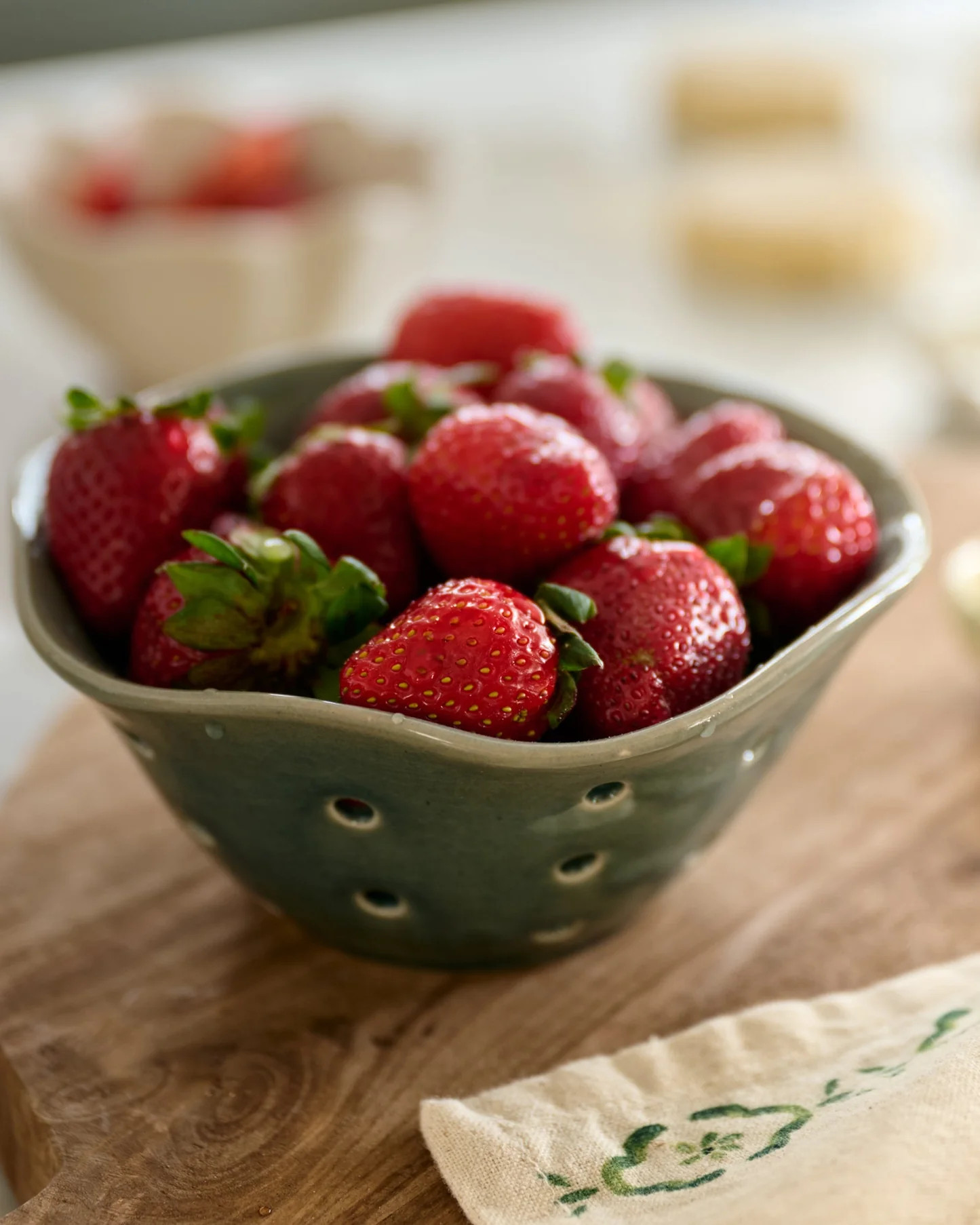 Ceramic Berry Bowl | Magnolia