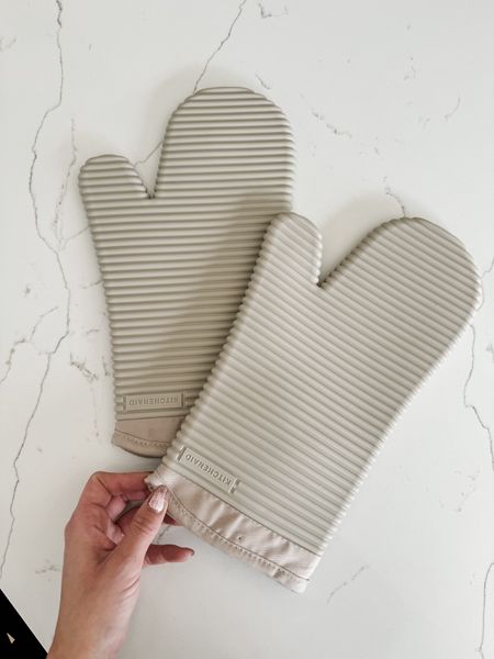 I love how perfectly these oven mitts match my kitchen cabinets. These were a great Amazon find.

#LTKStyleTip #LTKHome
