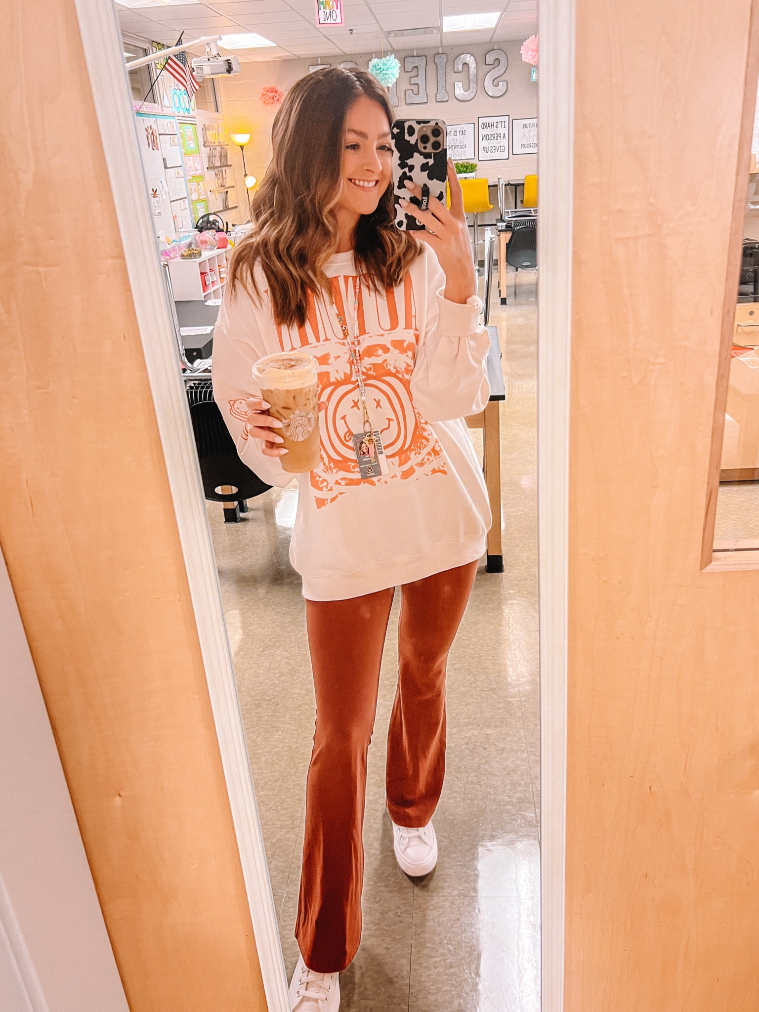 Sweatshirt: xl
Pants: 6