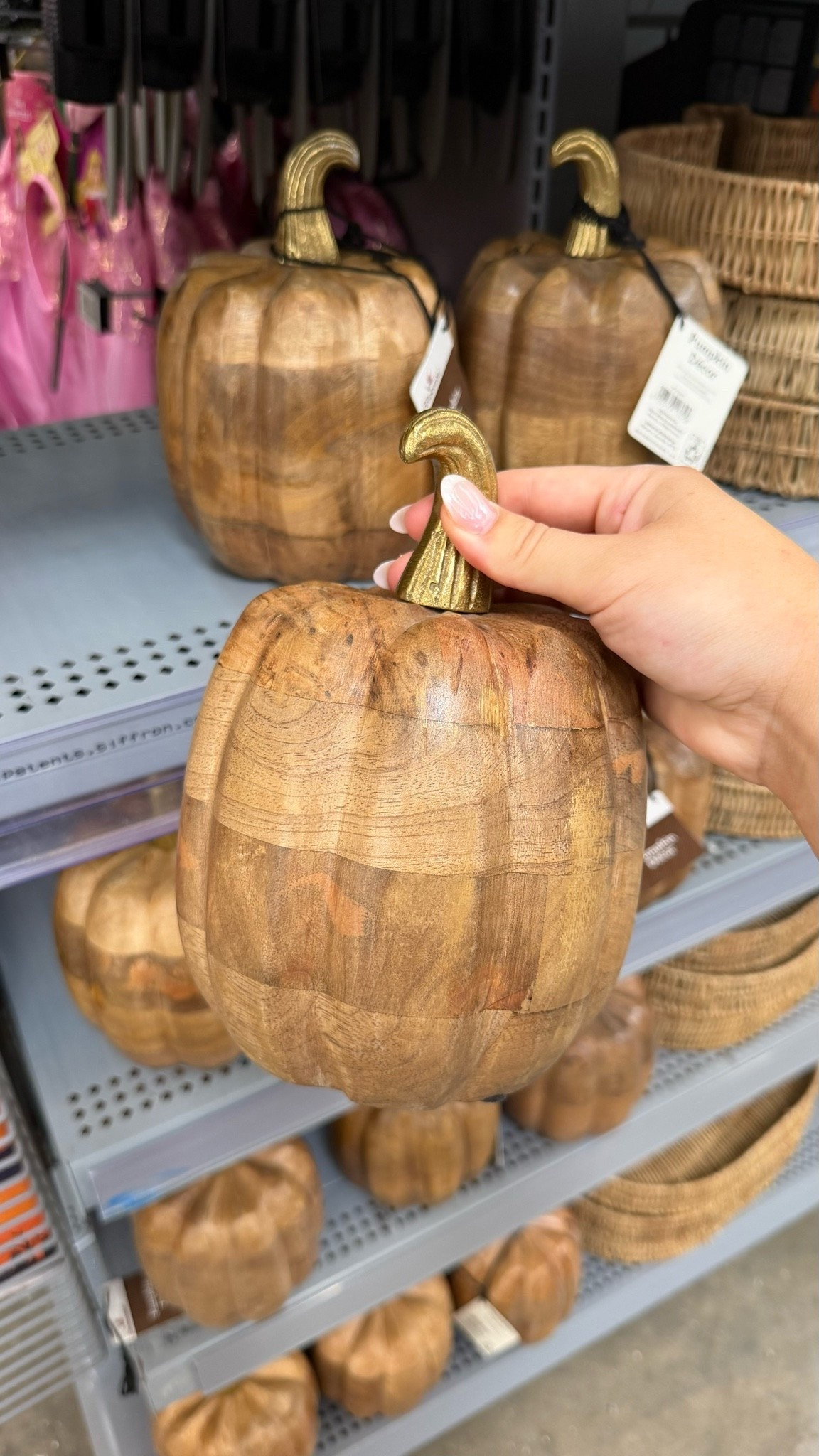Lots of cute & affordable pumpkin decor now out at Walmart for fall! Personally I think a lot of these new arrivals look even better in person than the online pictures- and great quality for the prices!! 

Walmart fall decor || fall home || fall home styling || fall hosting essentials