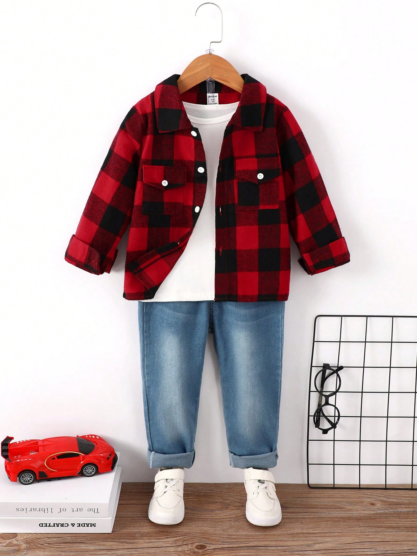 SHEIN Kids QTFun Young Boy 1pc Buffalo Plaid Print Flap Pocket Shirt & 1pc Jeans | SHEIN