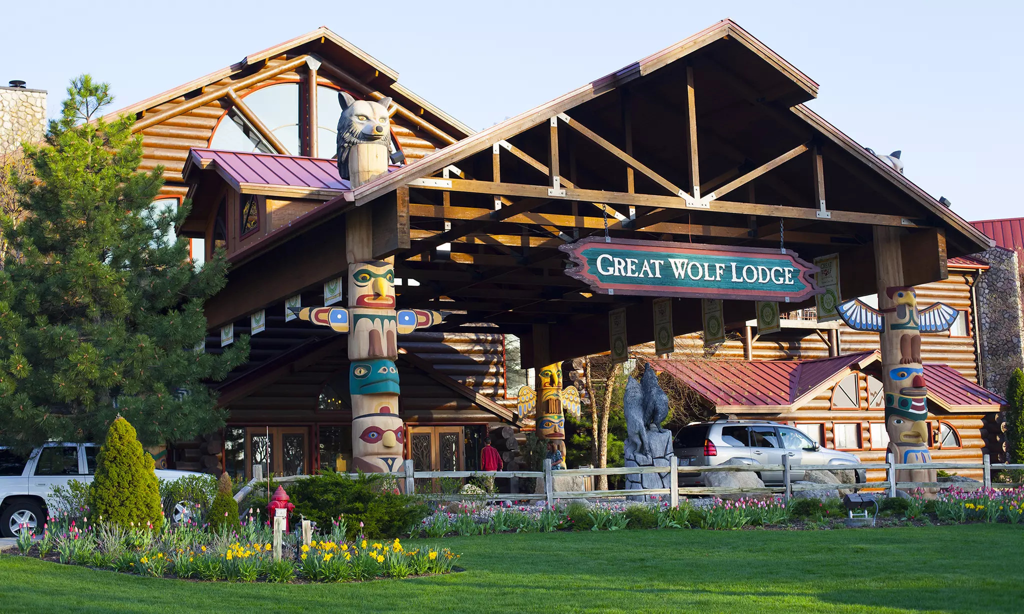 Hotel Stay with Daily Water Park Passes at Great Wolf Lodge Wisconsin Dells | Groupon North America