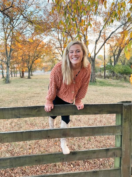 Fall sweaters for the win!🧡

#LTKunder100 #LTKHoliday