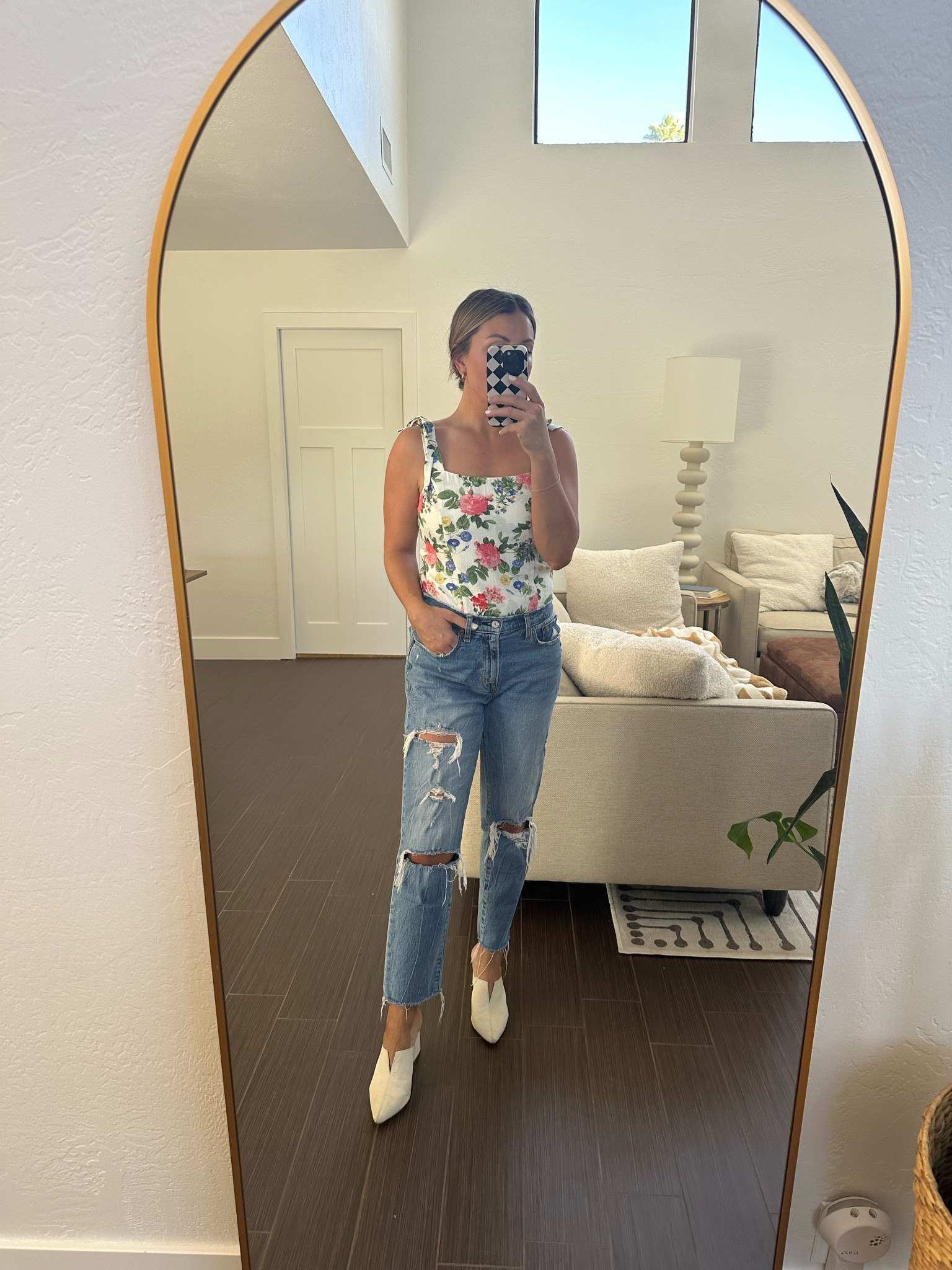 Top is on sale under $30! I’m in a medium. Styled for spring or a casual Easter look. #oldnavy #sale #easter #easteroutfit #spring #springoutfit #momoutfit #momfashion

#LTKSeasonal #LTKunder50 #LTKSale