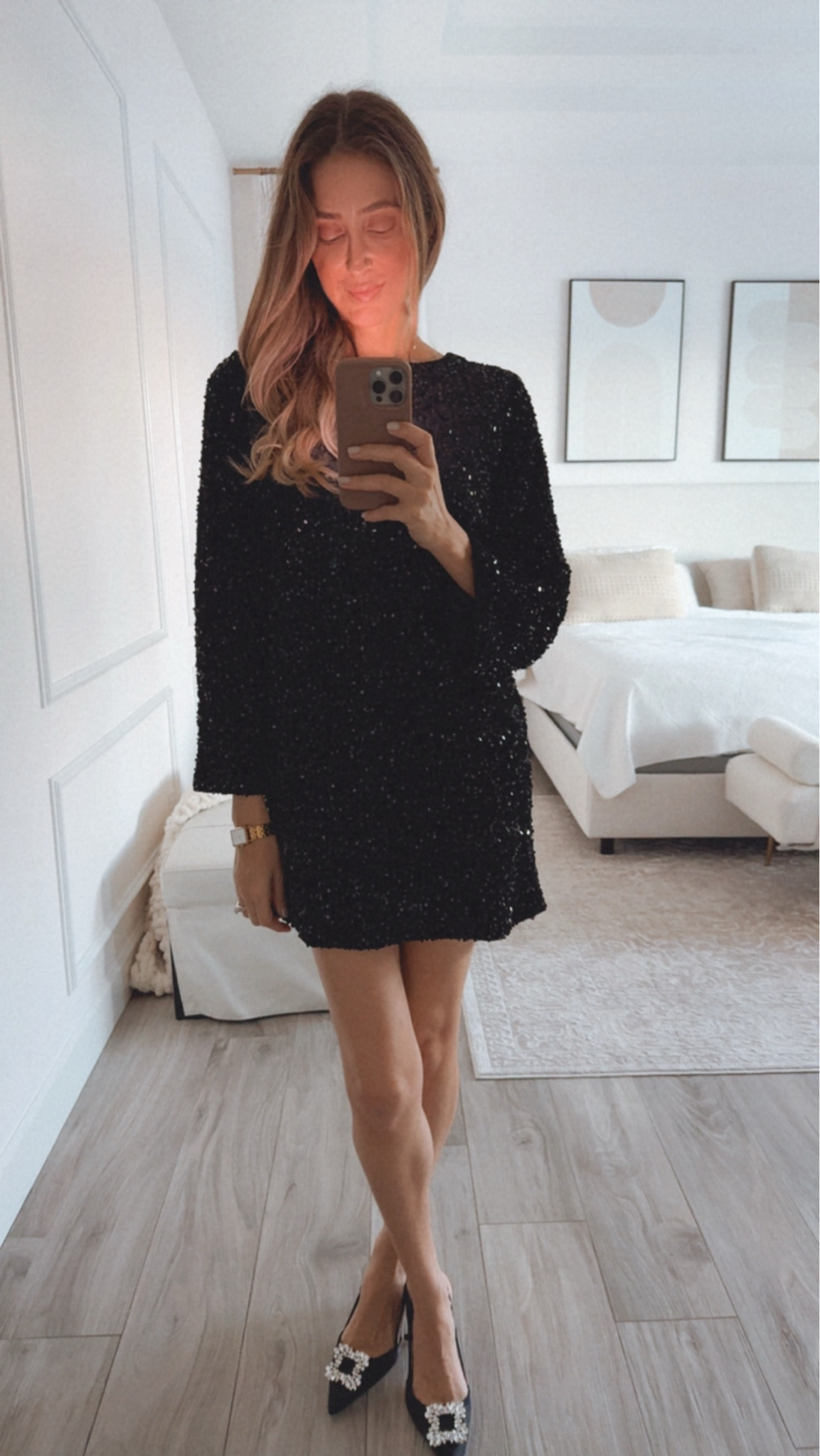Gorgeous sequin dress that I’m loving! Perfect for the holidays and runs true to size, I’m wearing size small

#LTKSeasonal #LTKStyleTip #LTKHoliday