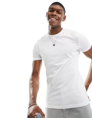 New Look muscle fit t-shirt in white | ASOS (Global)