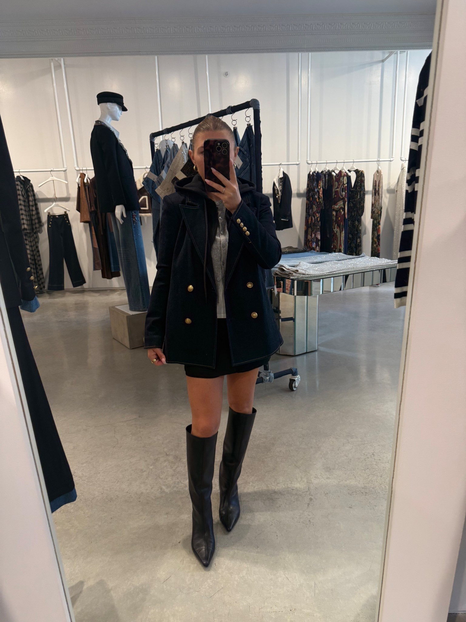 Trying on at the store today 🖤

#LTKSeasonal #LTKWorkwear