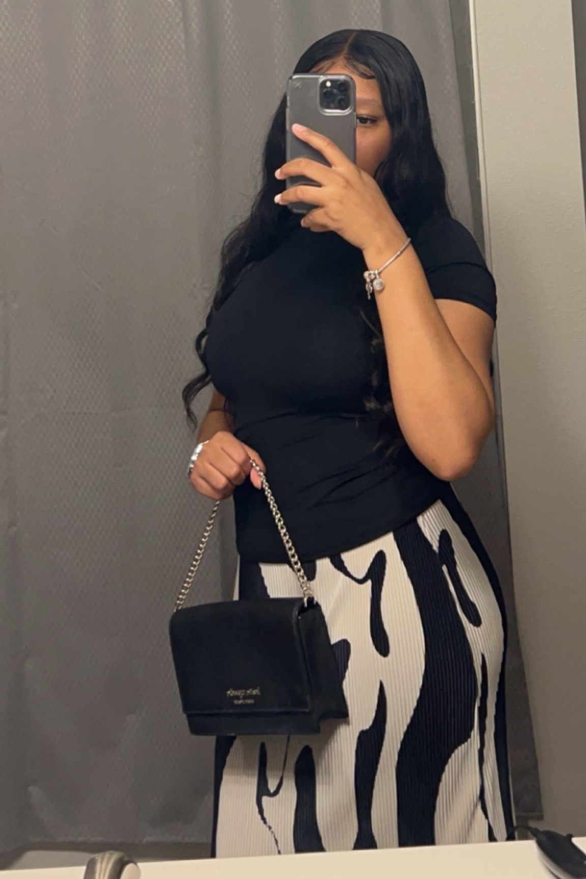 This skirt is too cute🖤