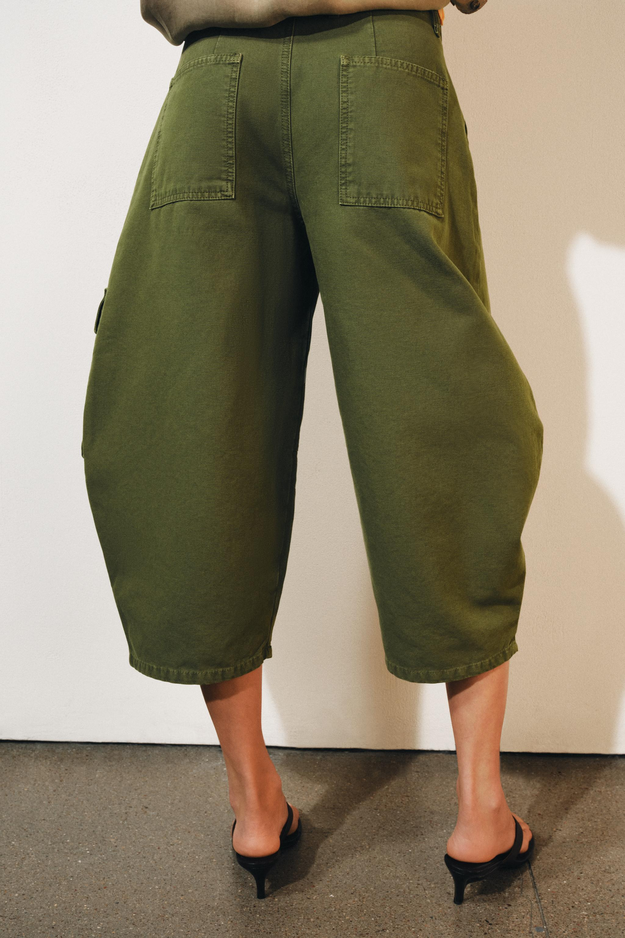 ZW COLLECTION MID-RISE CARGO CAPRI JEANS | Zara US