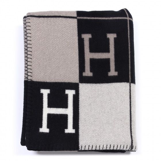 HERMES

Wool Cashmere Avalon III Blanket Ecru Black | Fashionphile