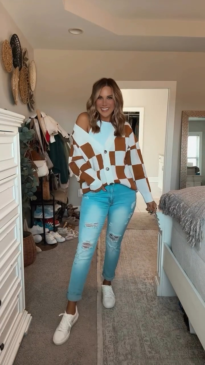 This is one of my all-time favorite cardigans. It’s super soft, so cute, and totally versatile! Dress it up with Jeans or keep it casual with leggings. This is a MUST have for all your outdoor fall activities!

I am 5’6 147 lbs wearing a size medium jeans, small bodysuit, small cardigan. Shoes fit true to size. 

#LTKSeasonal