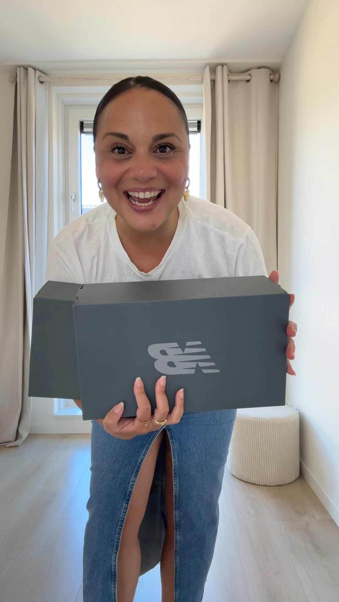 New balance heeft SALE én ik heb natuurlijk lekker geshopt. Ik heb twee paar sneakers in de sale gescoord, twee modellen die nieuw zijn in mijn sneakers collectie. Allebei erg leuk 🤍❤️ voor een top prijs! Ik ga ze voor jullie stylen. De sale loopt nog en ze hebben meer modellen voor een top prijs. Ook kleding in de sale, check snel de New Balance summer sale! @newbalance #newbalance #summersale #newbalancelifestyle welke is jouw favoriet? 

#LTKshoes #LTKnederlands