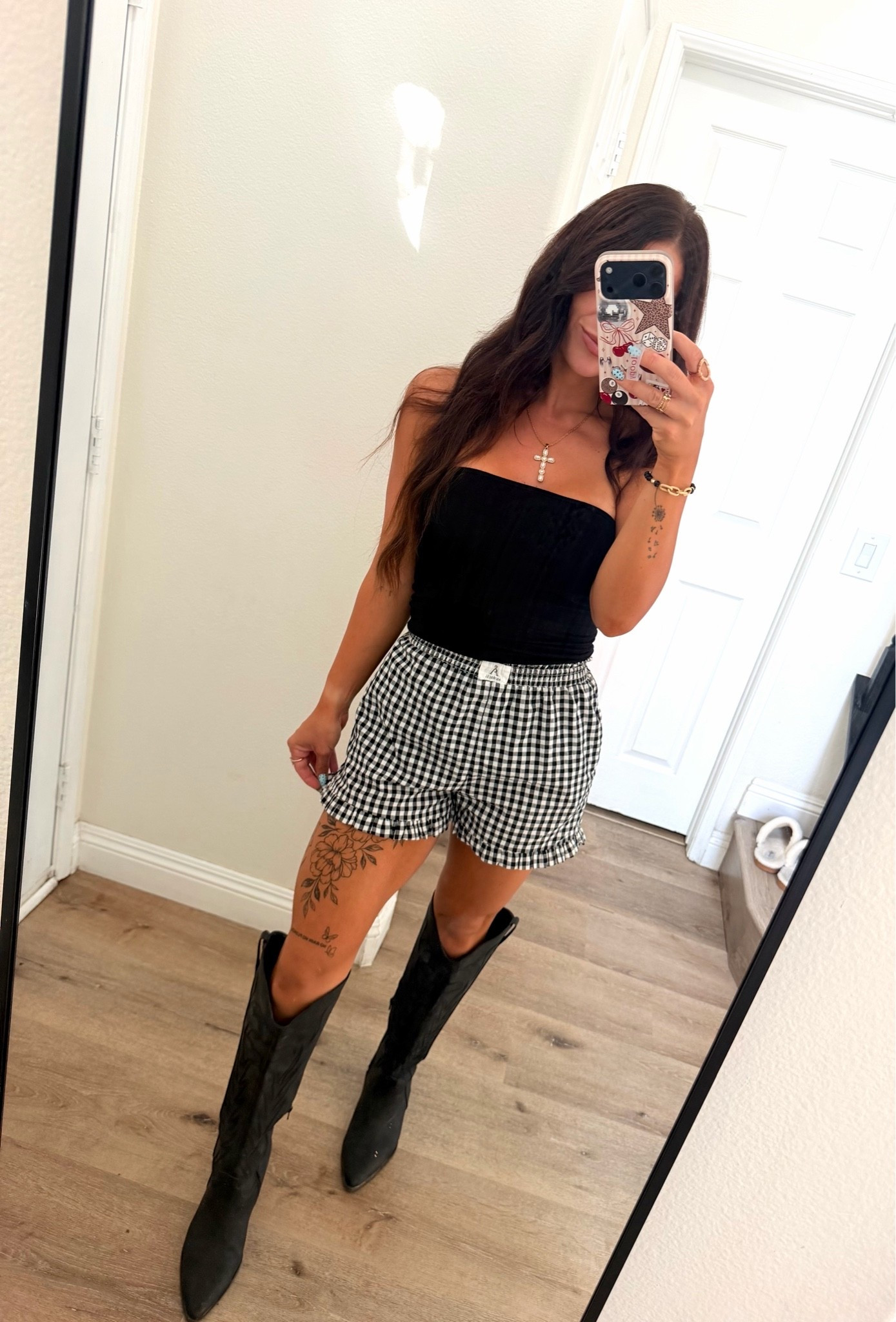 Fall fit - Cali style 

Top - small
Bottoms - small