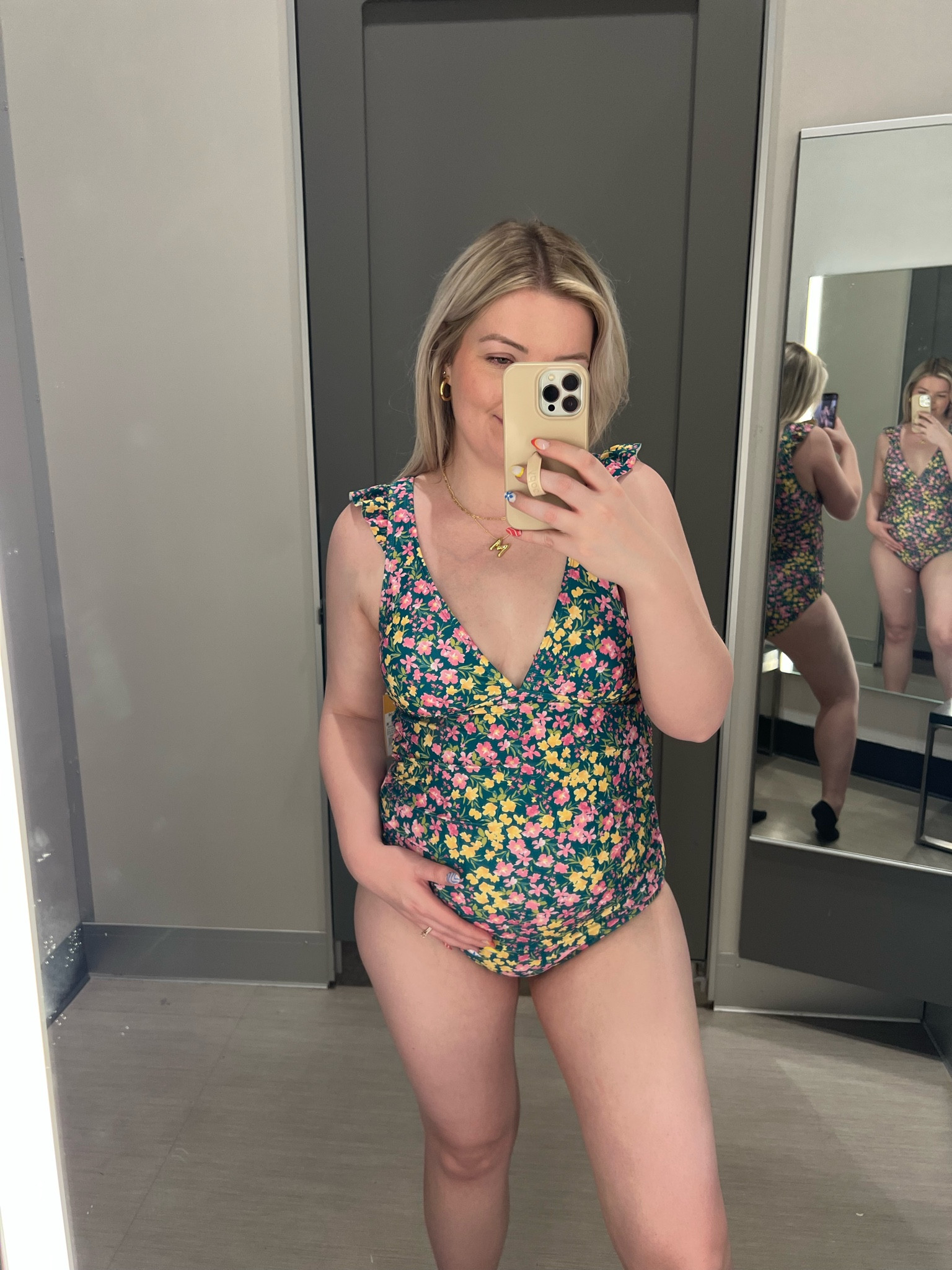 L // ruffle shoulder ruched full coverage one piece bathing suit



maternity friendly swimsuit, bump friendly swimsuit, pregnancy bathing suit, tuesdays at target, target swim, target summer

#LTKBump #LTKSwim #LTKMidsize